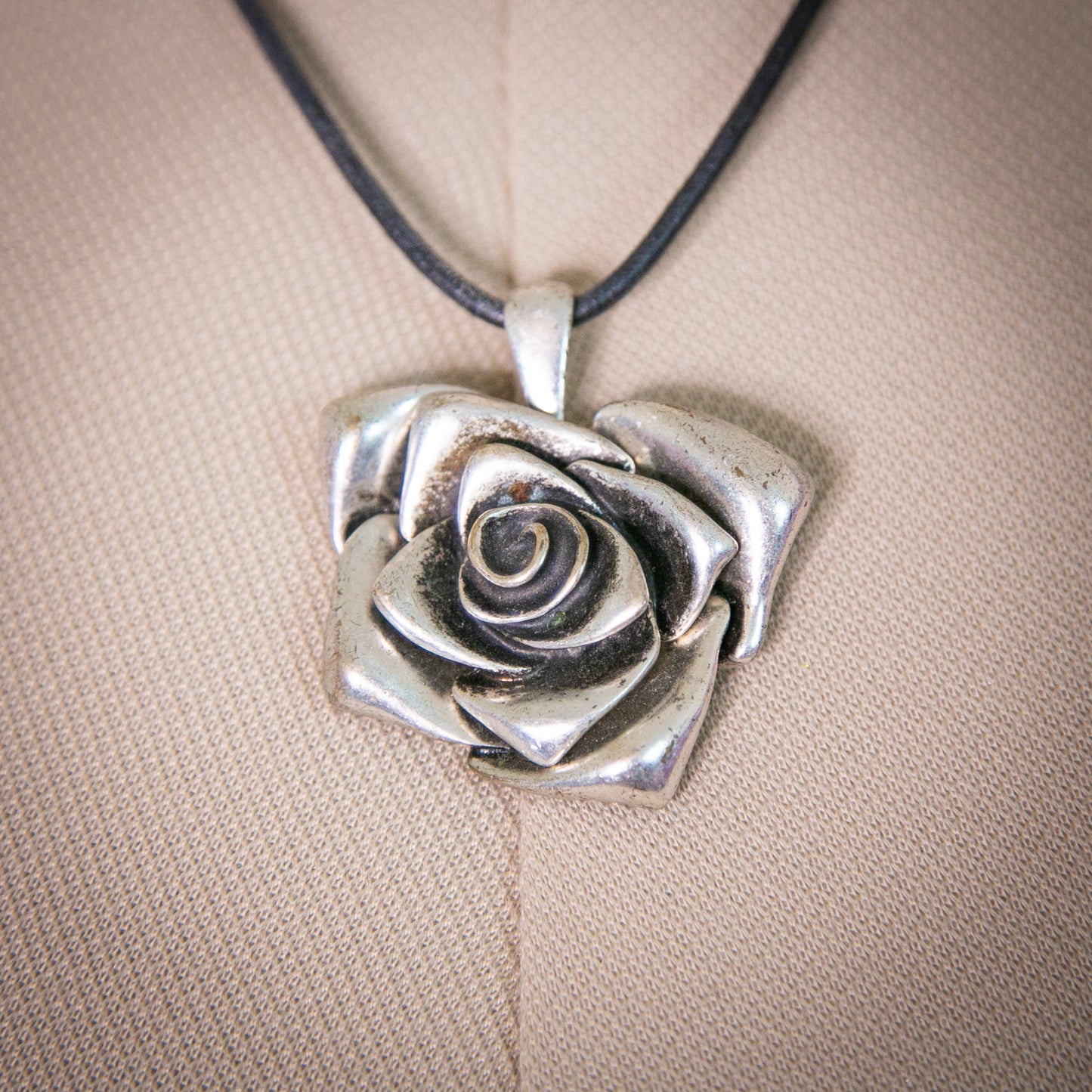 the silver rose necklace
