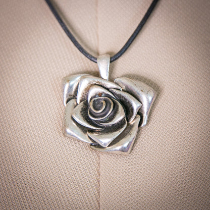 the silver rose necklace